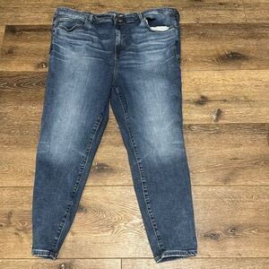 Torrid midfit super skinny‎ super soft 24R